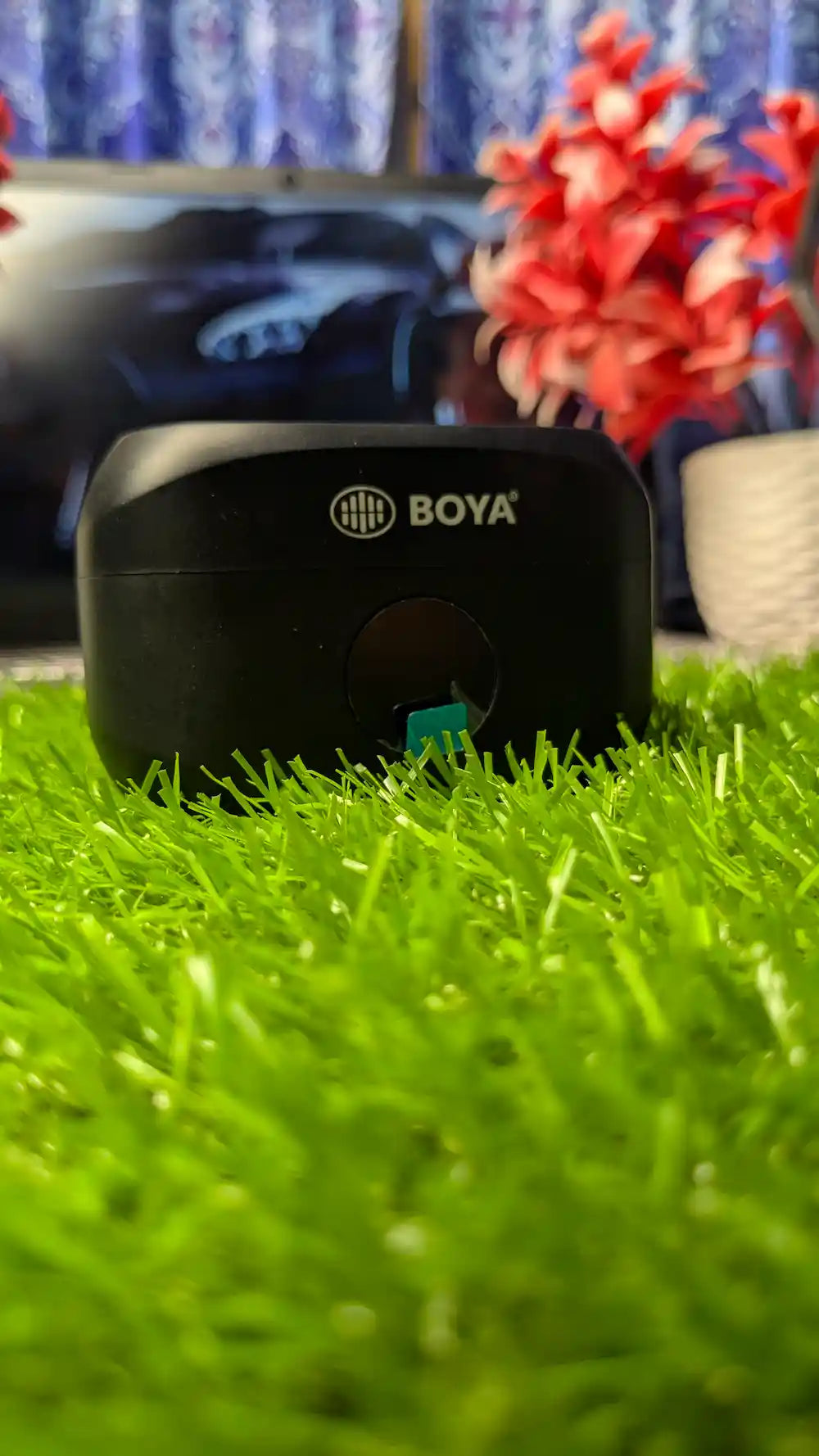 BOYA BY-MW2 wireless microphone | Plug & Play Live Mic for Vlogging