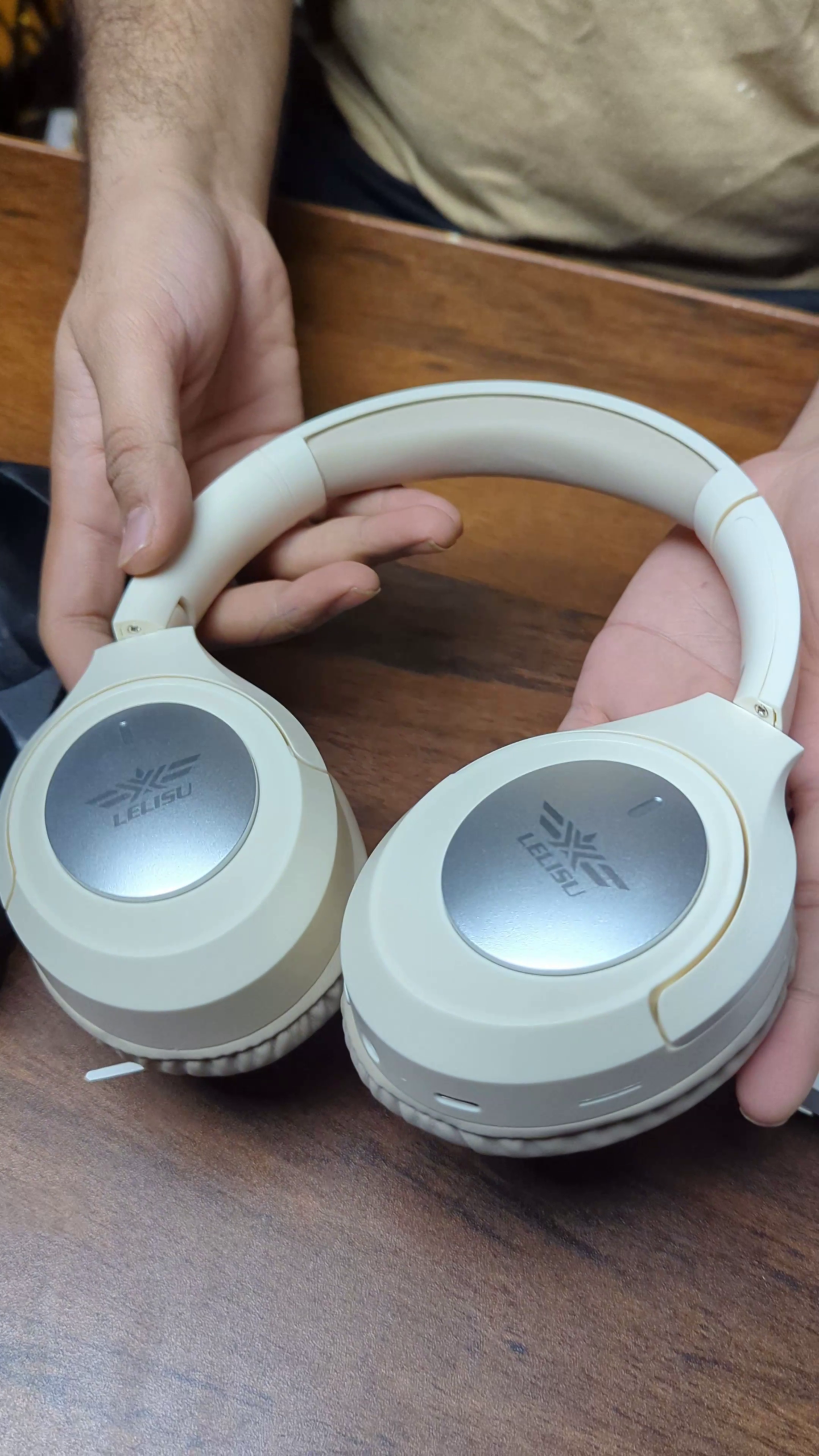 LS-269 Wireless Headphones - Foldable, Comfortable, Cream LS-269 Wireless Headphones - Cream, Foldable, Noise Isolation